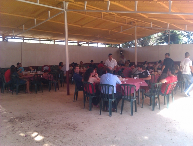 Comida en instalacion cubierta